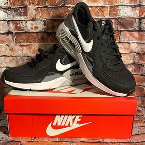 🆕Nike Black and White Air Max Shoes